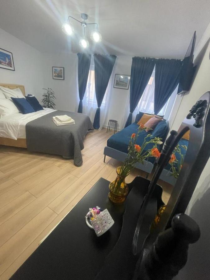Sweet-Bombon Sibiu Apartment Bagian luar foto