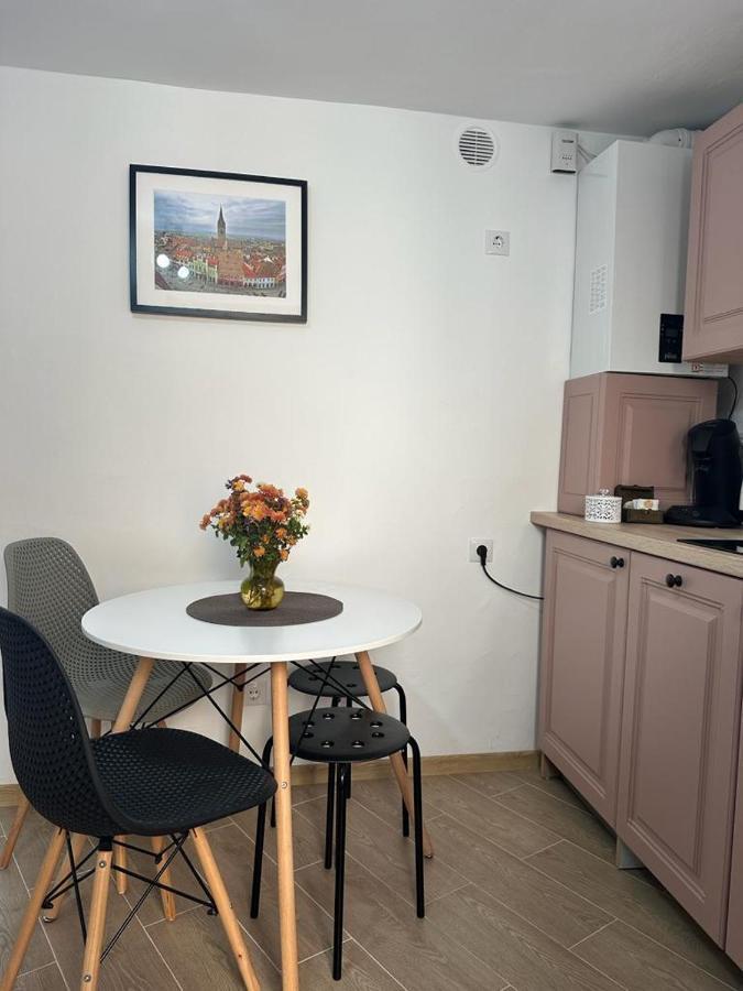 Sweet-Bombon Sibiu Apartment Bagian luar foto