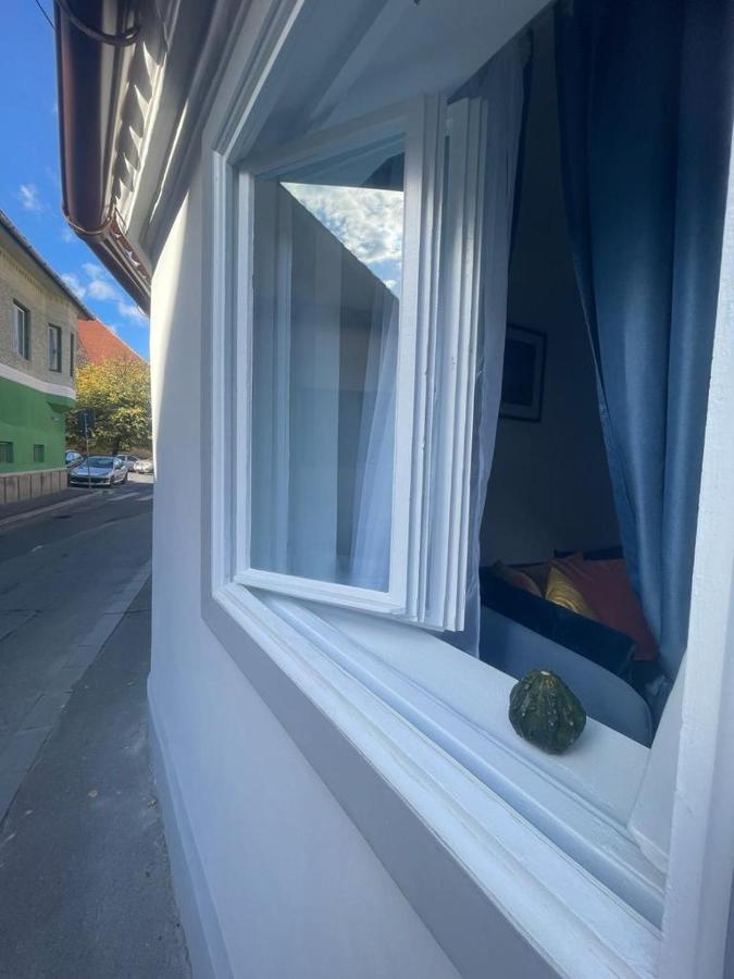 Sweet-Bombon Sibiu Apartment Bagian luar foto