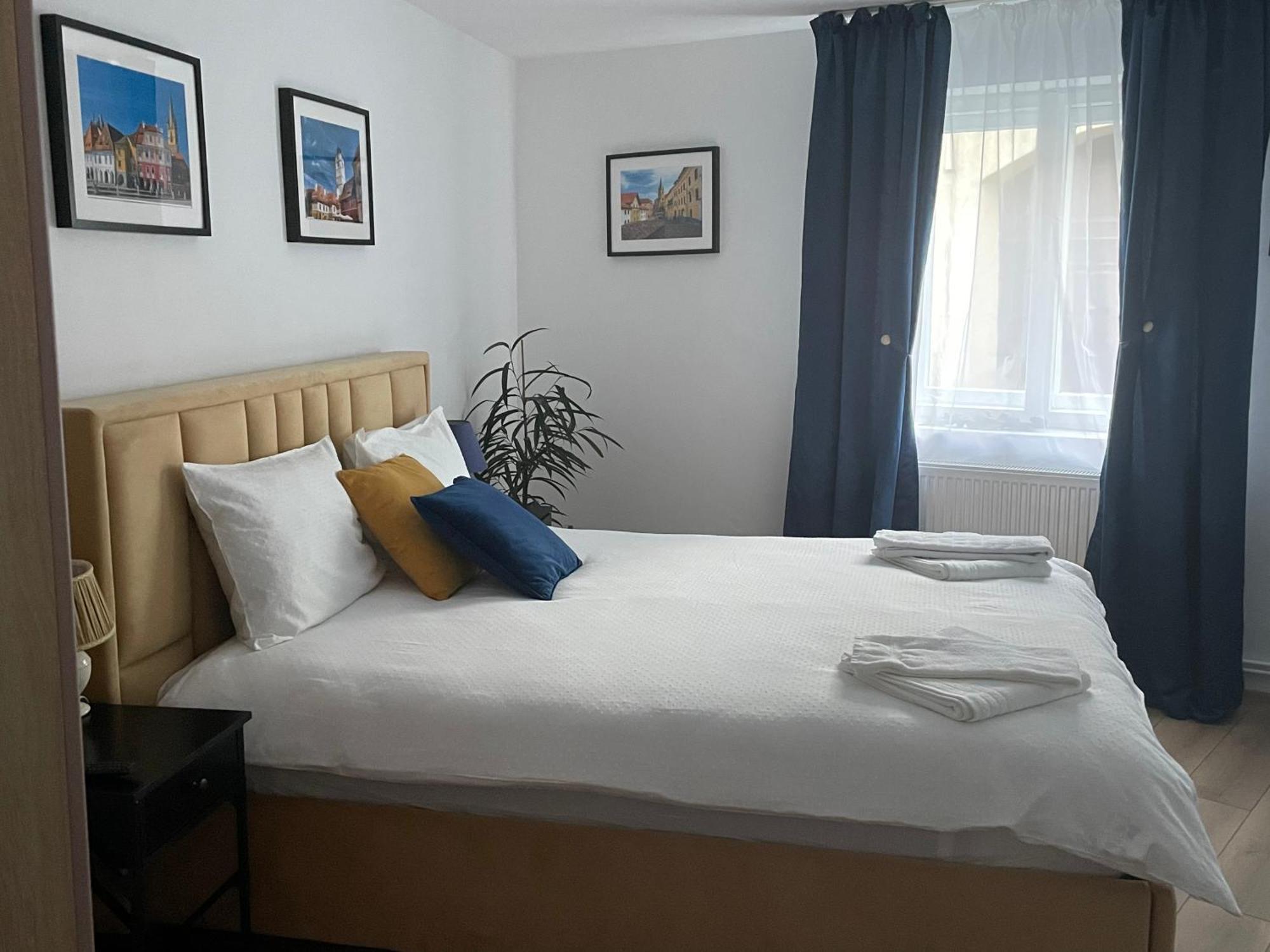 Sweet-Bombon Sibiu Apartment Bagian luar foto
